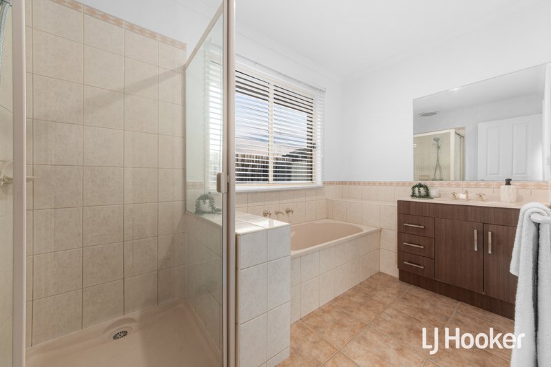 Photo - 2 Mertz Way, Point Cook VIC 3030 - Image 13
