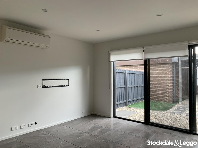 Photo - 2 Mezzo Walk, Greenvale VIC 3059 - Image 2