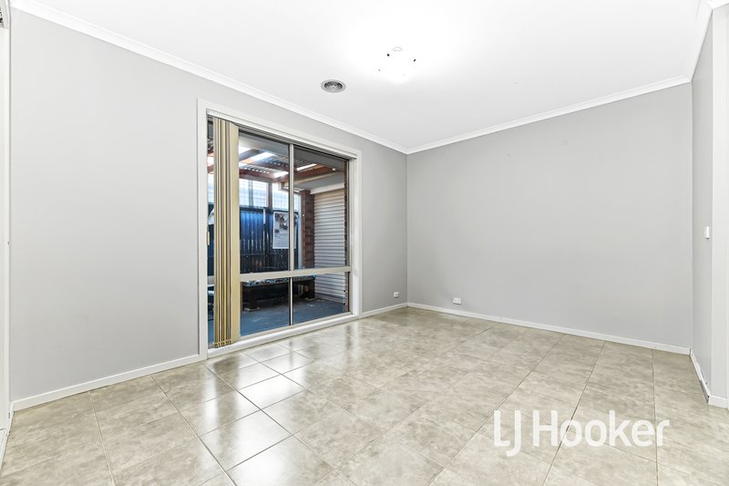 Photo - 2 Mikasa Place, Pakenham VIC 3810 - Image 10