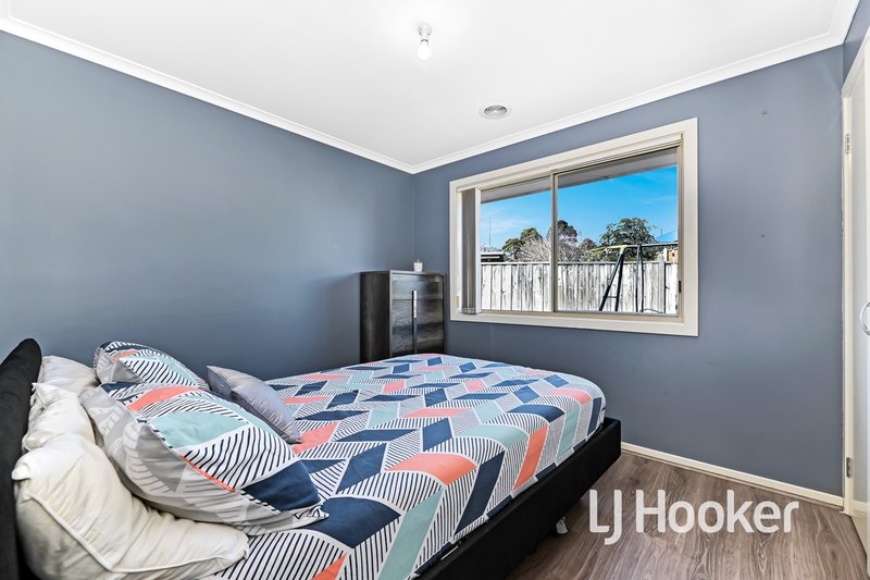 Photo - 2 Mikasa Place, Pakenham VIC 3810 - Image 12