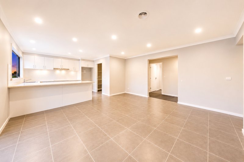 Photo - 2 Milboy , Drouin VIC 3818 - Image 2