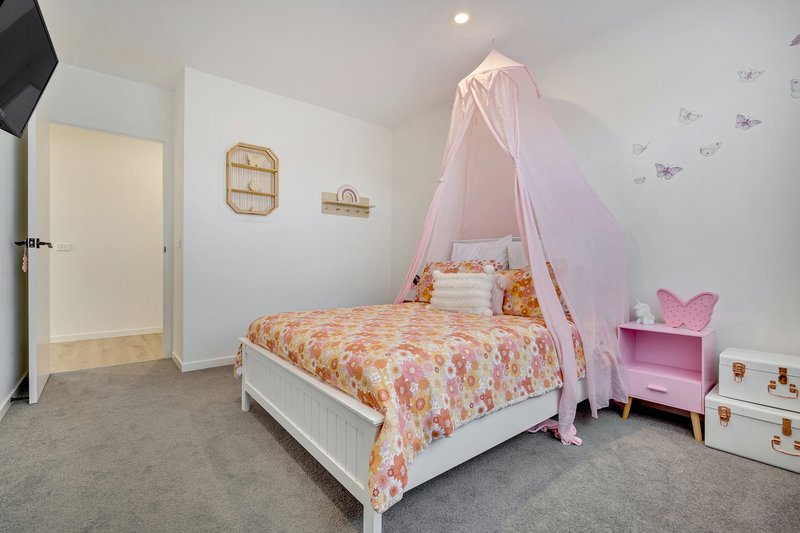 Photo - 2 Millau Avenue, Craigieburn VIC 3064 - Image 21