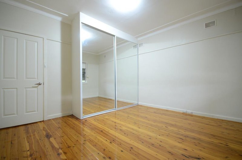 Photo - 2 Mimosa Ave , Toongabbie NSW 2146 - Image 6