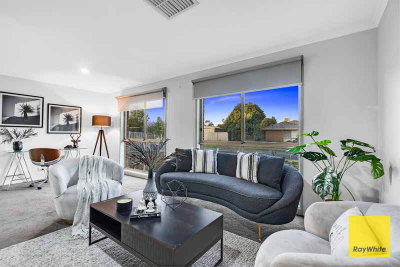 Photo - 2 Mokhtar Drive, Hoppers Crossing VIC 3029 - Image 2