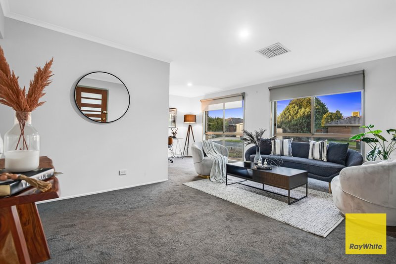Photo - 2 Mokhtar Drive, Hoppers Crossing VIC 3029 - Image 3