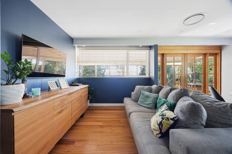 Photo - 2 Monteith Place, Baulkham Hills NSW 2153 - Image 5