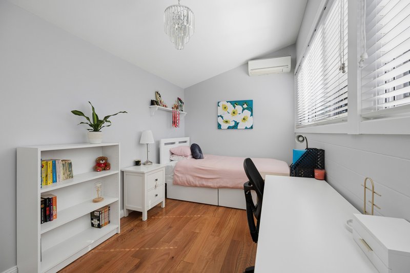 Photo - 2 Monteith Place, Baulkham Hills NSW 2153 - Image 9