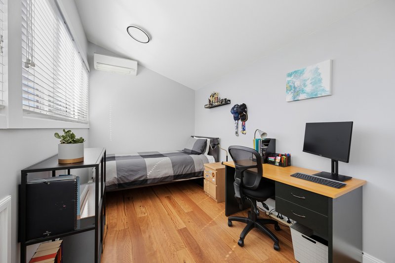 Photo - 2 Monteith Place, Baulkham Hills NSW 2153 - Image 10