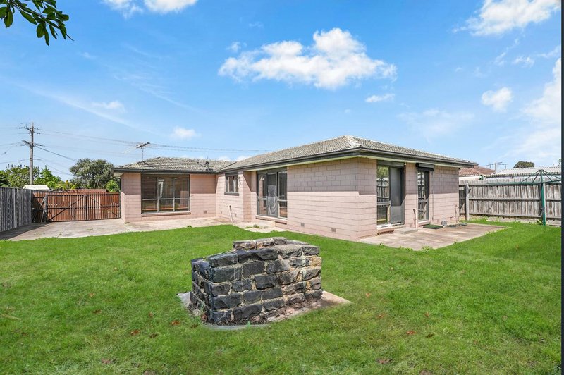 Photo - 2 Mount Eagle Way, Wyndham Vale VIC 3024 - Image 9