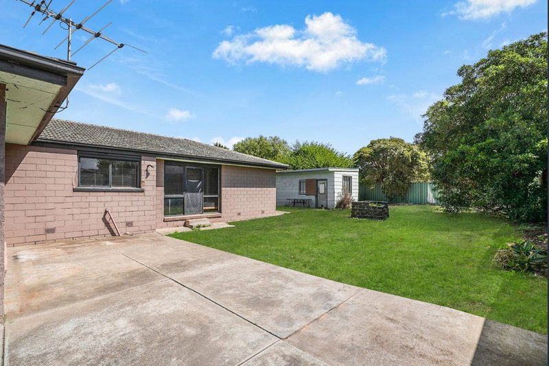 Photo - 2 Mount Eagle Way, Wyndham Vale VIC 3024 - Image 10