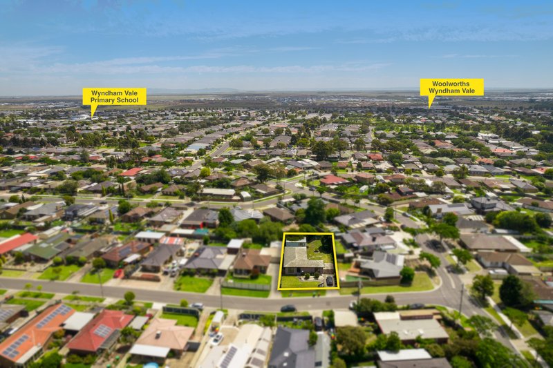 Photo - 2 Mount Eagle Way, Wyndham Vale VIC 3024 - Image 12