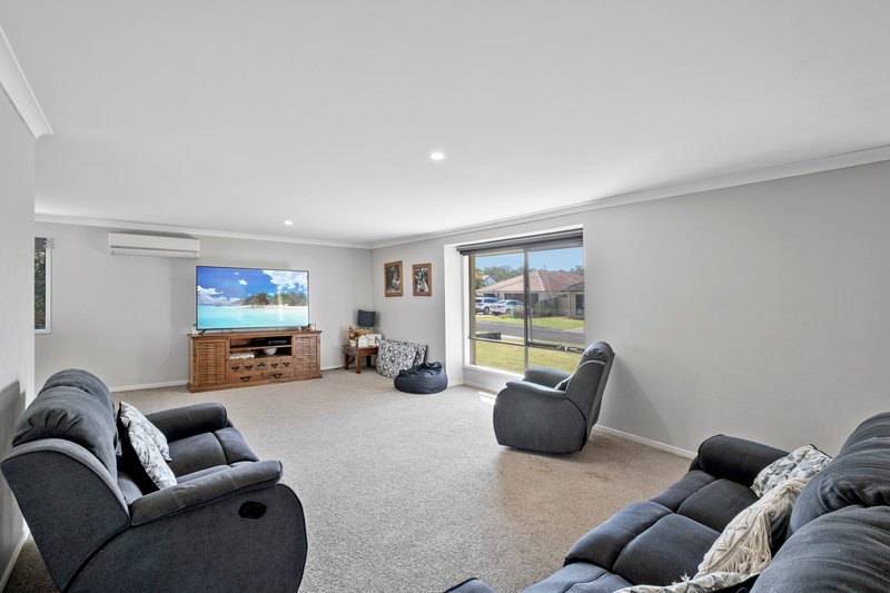 Photo - 2 Mowburra Place, Caloundra West QLD 4551 - Image 7