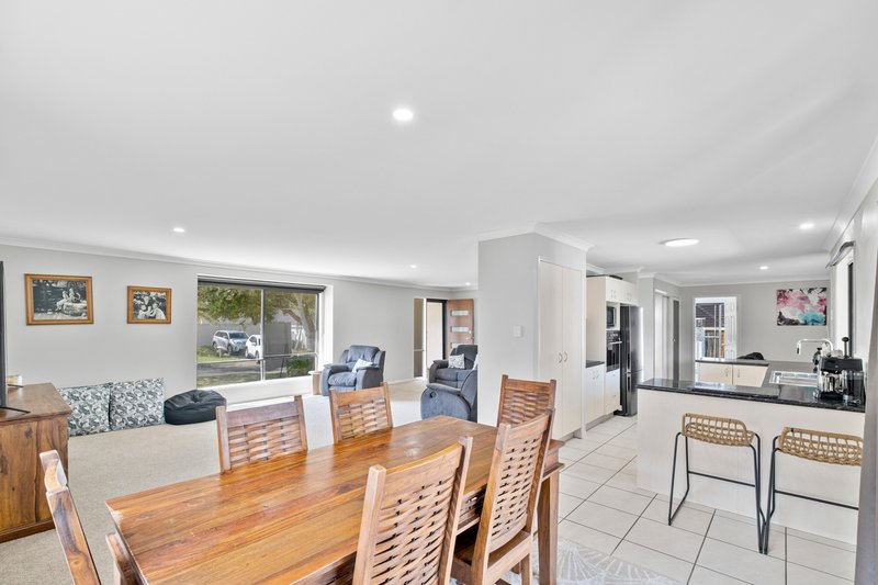 Photo - 2 Mowburra Place, Caloundra West QLD 4551 - Image 11