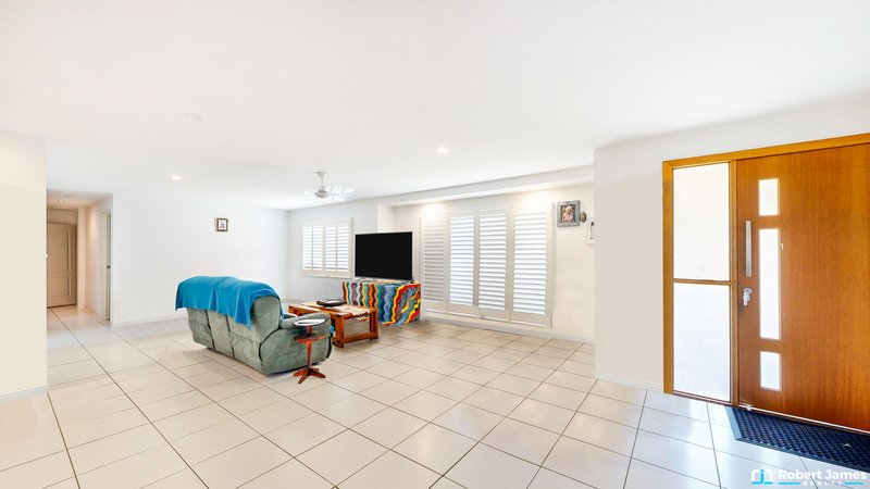 Photo - 2 Muirfield Crescent, Tewantin QLD 4565 - Image 4