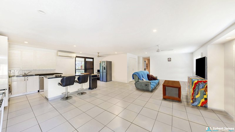 Photo - 2 Muirfield Crescent, Tewantin QLD 4565 - Image 5