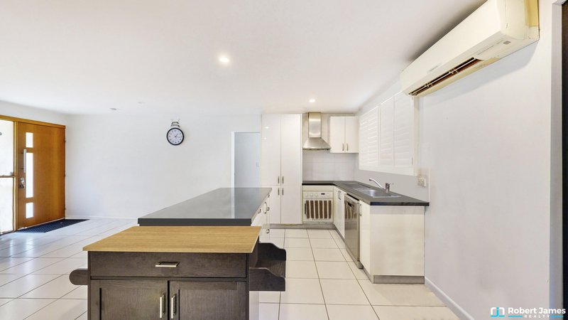 Photo - 2 Muirfield Crescent, Tewantin QLD 4565 - Image 7