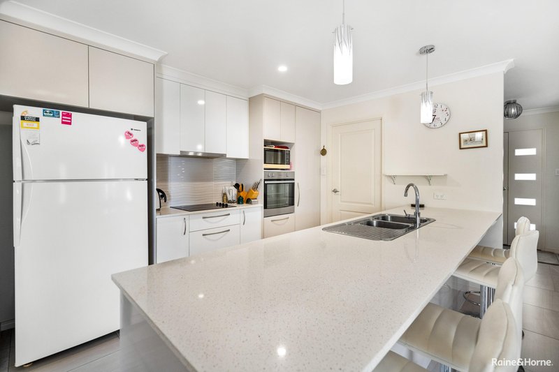 Photo - 2 Munro Way, Urraween QLD 4655 - Image 3