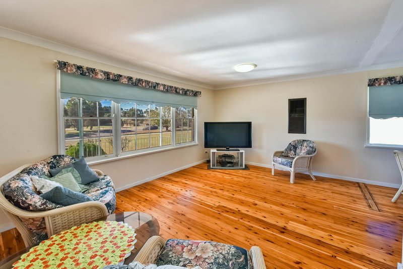 Photo - 2 Myrtle Creek Avenue, Tahmoor NSW 2573 - Image 3