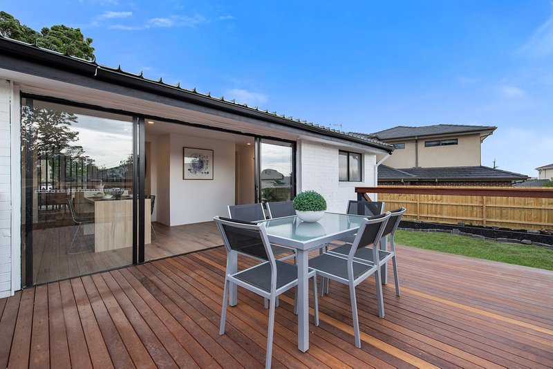 Photo - 2 Naroo Court, Glen Waverley VIC 3150 - Image 8