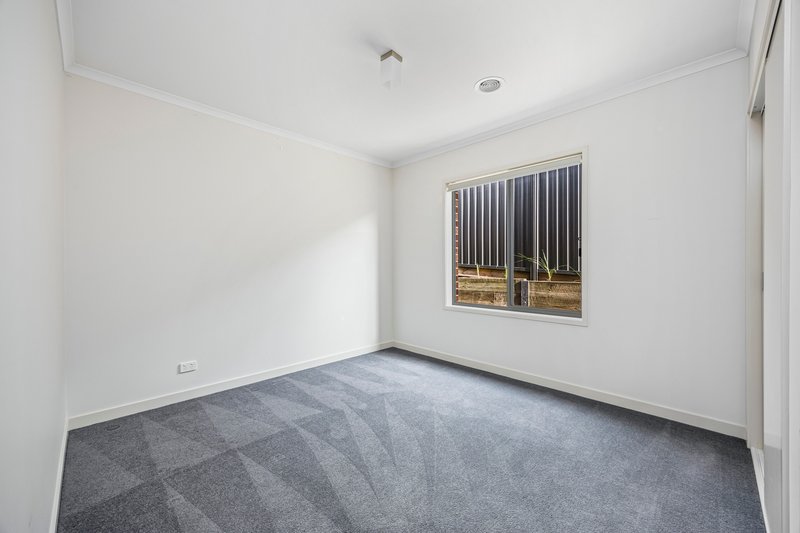 Photo - 2 Nathanael Place, Ballarat East VIC 3350 - Image 7