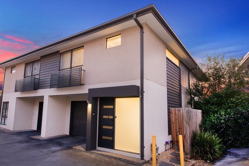 2 Nebula Lane, Cranbourne East VIC 3977