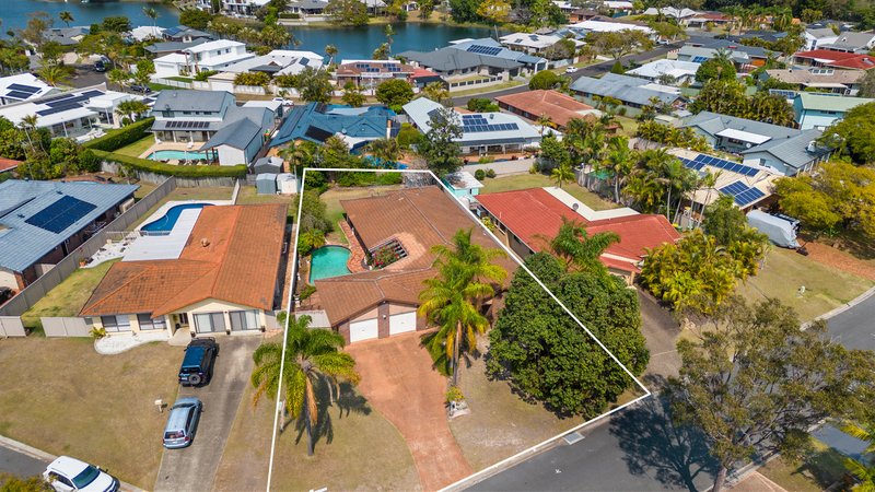 2 Nicolson Court, Mermaid Waters QLD 4218