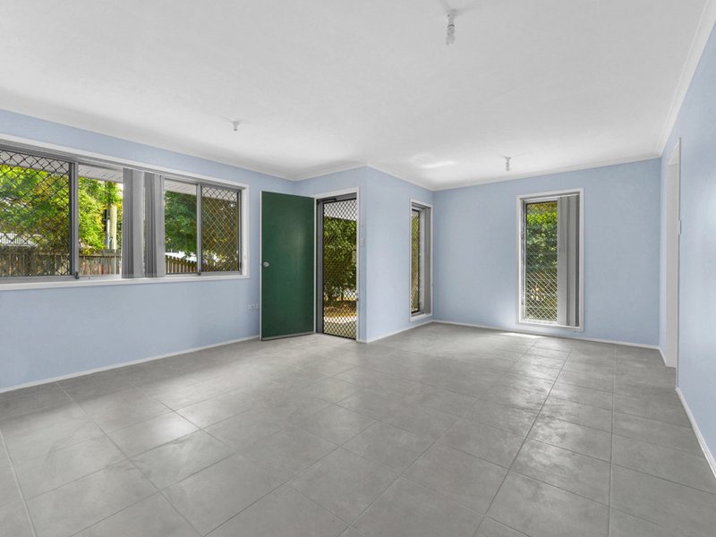 Photo - 2 Nightingale Drive, Lawnton QLD 4501 - Image 4