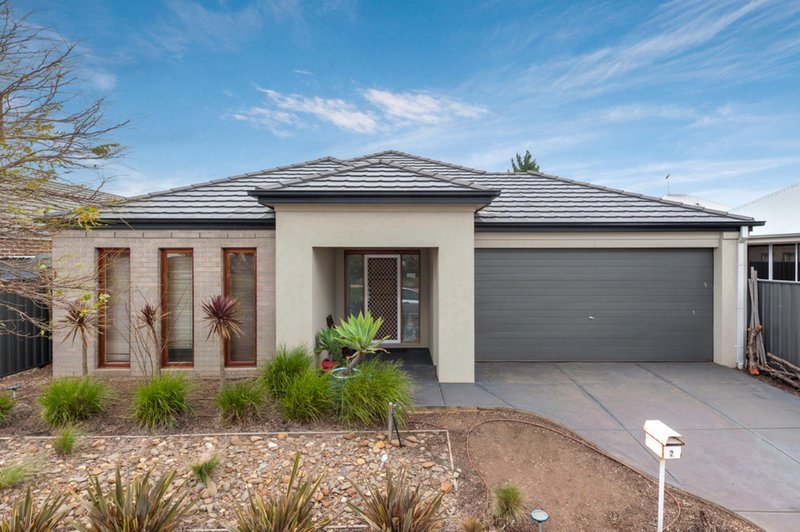 2 Nopinan Place, Caroline Springs VIC 3023