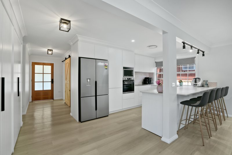 Photo - 2 Normandie Place, Unanderra NSW 2526 - Image 3