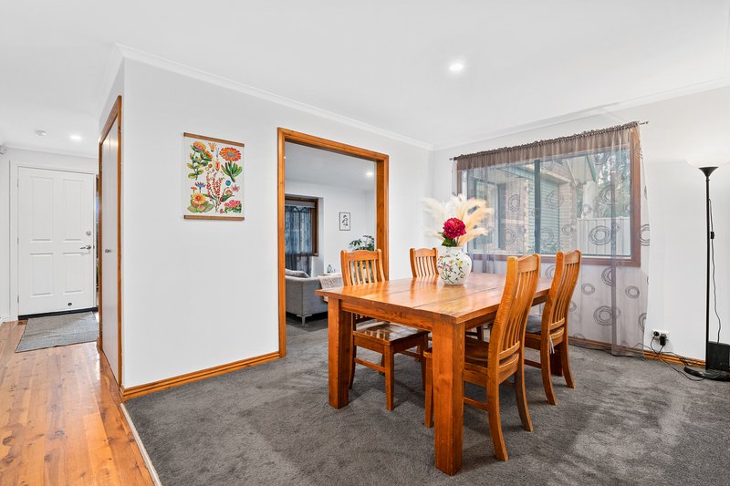 Photo - 2 Nottingham Way, Sydenham VIC 3037 - Image 7