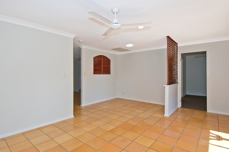 Photo - 2 Nottinghill Place, Oxenford QLD 4210 - Image 8