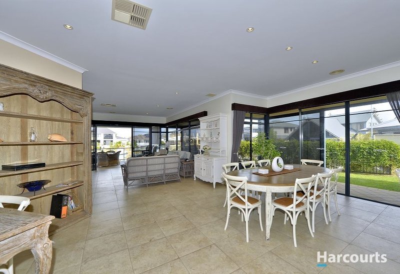 Photo - 2 Nyari Court, Halls Head WA 6210 - Image 10