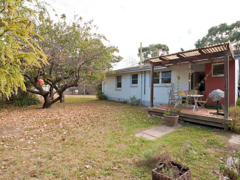 Photo - 2 Nyrang Street, Narrabundah ACT 2604 - Image 8