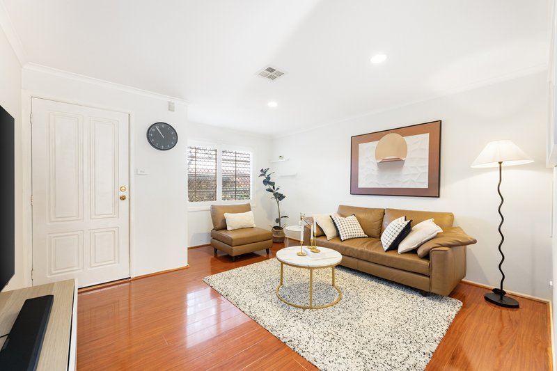 Photo - 2 Oak Court, Box Hill South VIC 3128 - Image 2