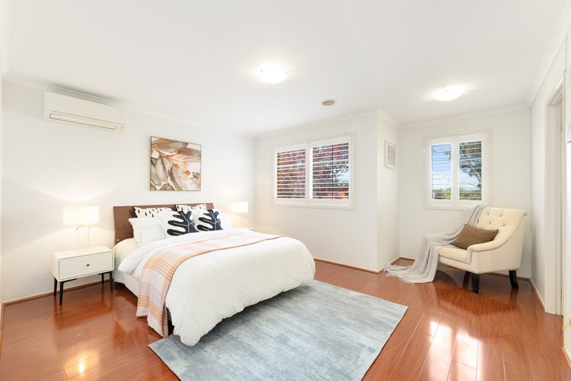 Photo - 2 Oak Court, Box Hill South VIC 3128 - Image 5