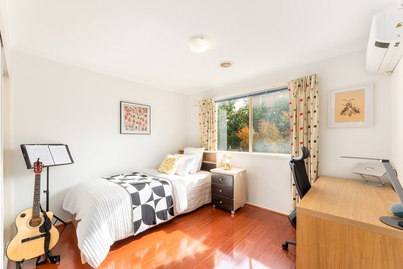 Photo - 2 Oak Court, Box Hill South VIC 3128 - Image 7
