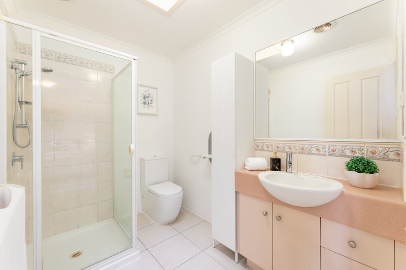 Photo - 2 Oak Court, Box Hill South VIC 3128 - Image 8