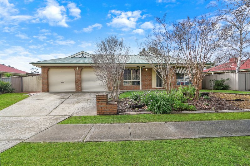 Photo - 2 Oakmont Circuit, West Wodonga VIC 3690 - Image 1