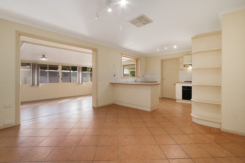 Photo - 2 Oakmont Circuit, West Wodonga VIC 3690 - Image 2