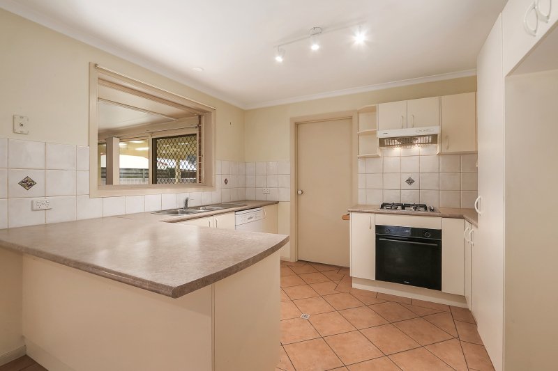 Photo - 2 Oakmont Circuit, West Wodonga VIC 3690 - Image 3