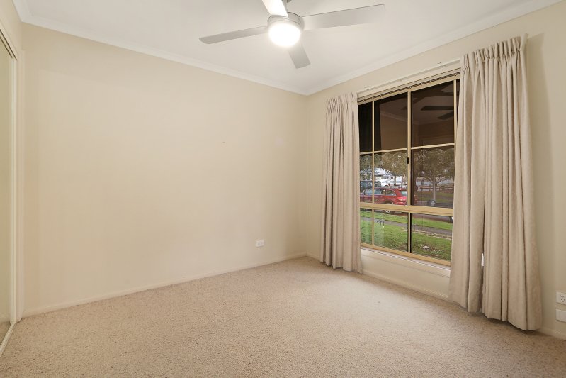 Photo - 2 Oakmont Circuit, West Wodonga VIC 3690 - Image 5
