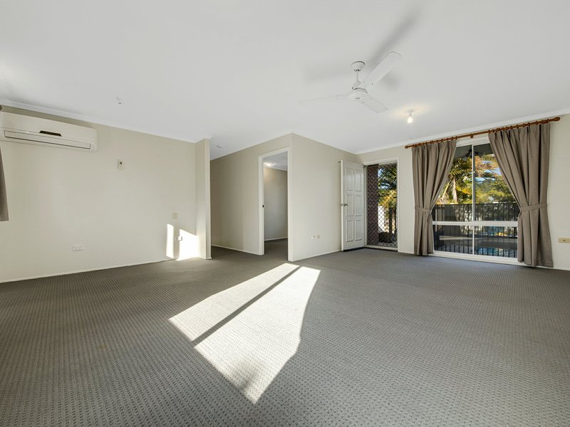 Photo - 2 Onslow Street, Tannum Sands QLD 4680 - Image 7