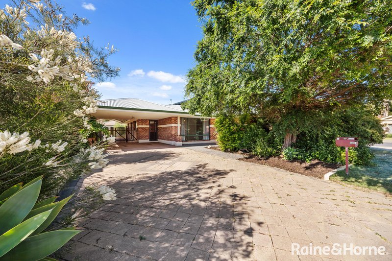 2 Oriel Court, College Grove WA 6230