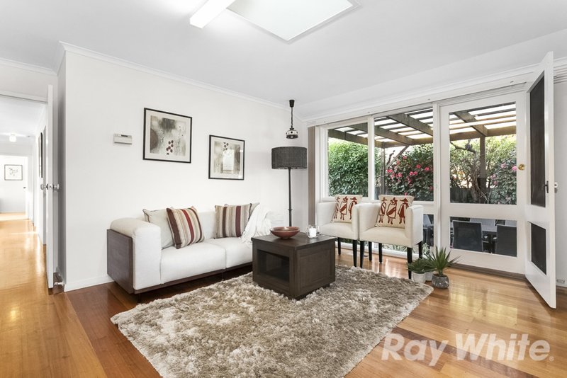 Photo - 2 Ormiston Street, Mount Waverley VIC 3149 - Image 2