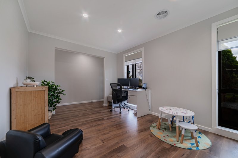 Photo - 2 Ormond Rise, Roxburgh Park VIC 3064 - Image 6