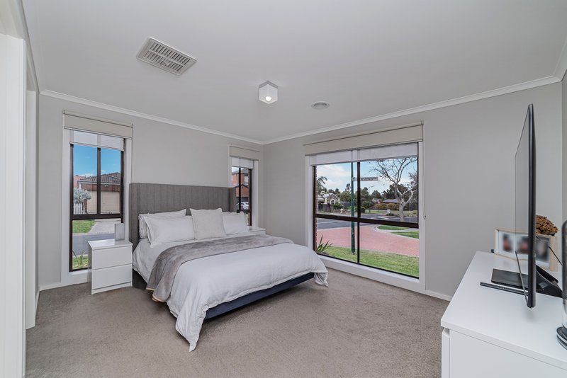 Photo - 2 Ormond Rise, Roxburgh Park VIC 3064 - Image 17