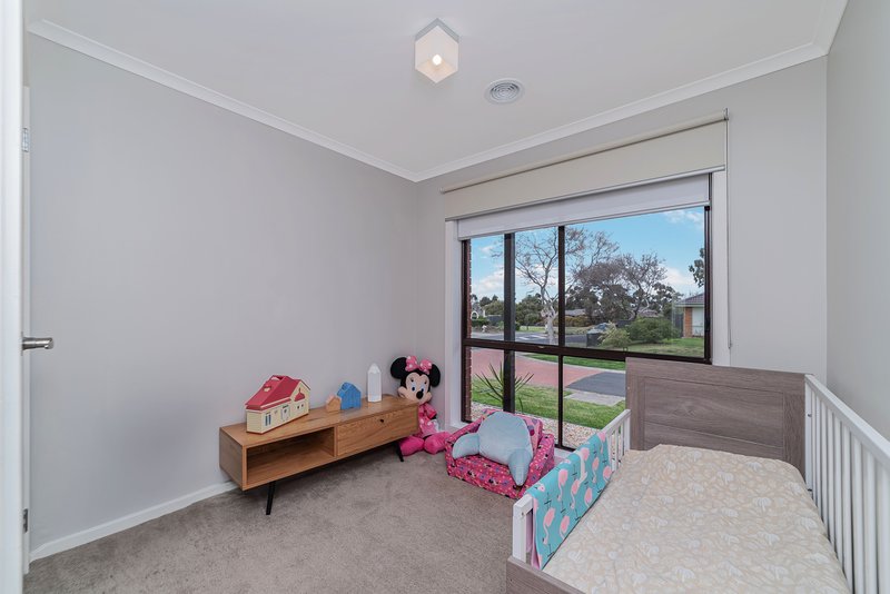 Photo - 2 Ormond Rise, Roxburgh Park VIC 3064 - Image 19