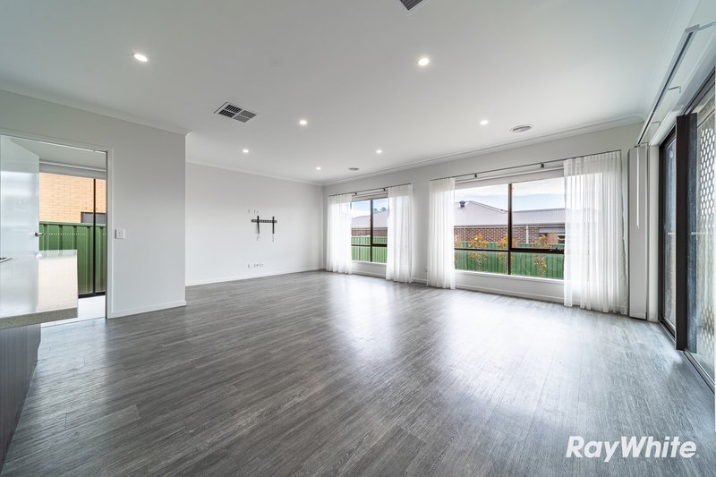 Photo - 2 Orville Way, White Hills VIC 3550 - Image 4