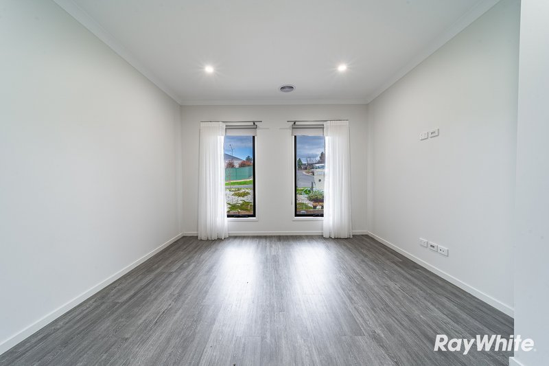 Photo - 2 Orville Way, White Hills VIC 3550 - Image 8