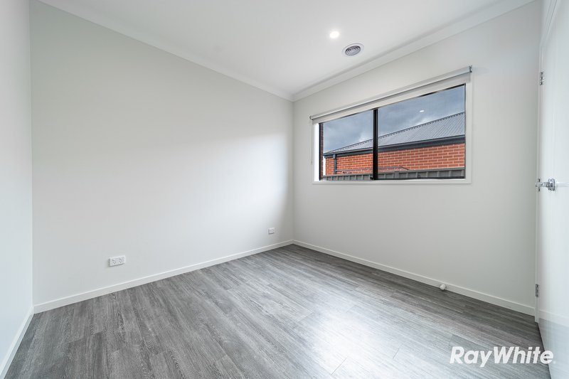 Photo - 2 Orville Way, White Hills VIC 3550 - Image 9
